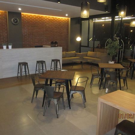 Maxley Hotel At Arjuna Jakarta Exterior foto